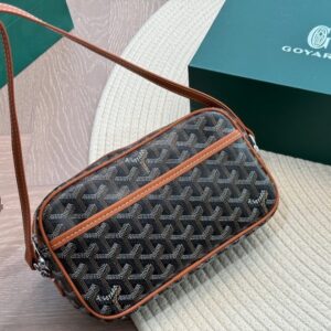 【AT2840】Goyard ゴヤールの斜めがけバッグ、カメラ用バッグ。おしゃれな感じが一瞬でやってきます。美しい女性たちが好むスタイルです〜