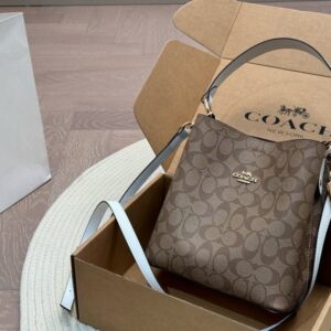 【AT2844】Coach のバケツバッグは万能でクラシック、断れない魅力があります。品位が光る、高級感満載。