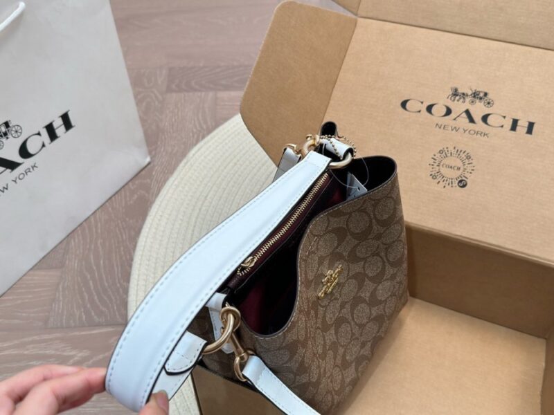 【AT2844】Coach のバケツバッグは万能でクラシック、断れない魅力があります。品位が光る、高級感満載。