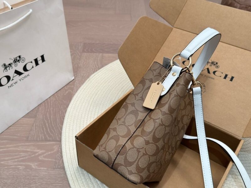 【AT2844】Coach のバケツバッグは万能でクラシック、断れない魅力があります。品位が光る、高級感満載。