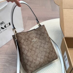 【AT2844】Coach のバケツバッグは万能でクラシック、断れない魅力があります。品位が光る、高級感満載。