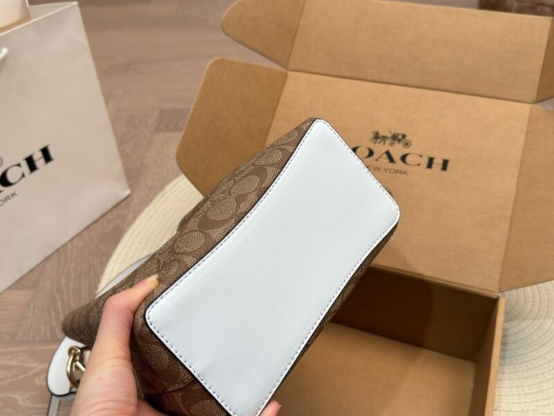 【AT2844】Coach のバケツバッグは万能でクラシック、断れない魅力があります。品位が光る、高級感満載。