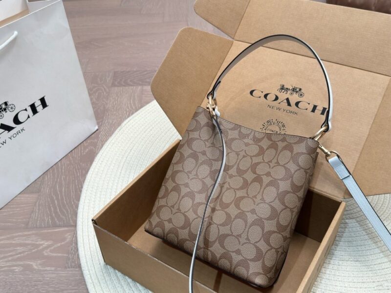 【AT2844】Coach のバケツバッグは万能でクラシック、断れない魅力があります。品位が光る、高級感満載。
