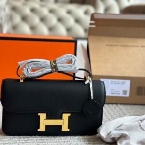 【AT2850】Hermesのカーフスチュワーデスバッグ！24Kの金Hバックルの特別なバッグ、レーザー金具、最高級の手作りと革、全体のバッグのディテールが細かく完璧です、バッグの形状は丸くてちょうど良い曲線を描いています。