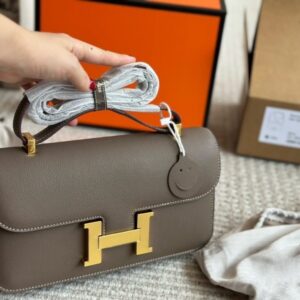 【AT2850】Hermesのカーフスチュワーデスバッグ！24Kの金Hバックルの特別なバッグ、レーザー金具、最高級の手作りと革、全体のバッグのディテールが細かく完璧です、バッグの形状は丸くてちょうど良い曲線を描いています。