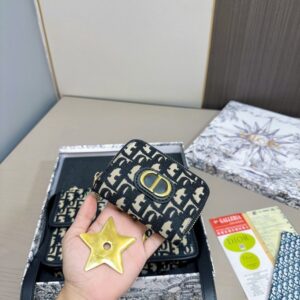 【AT2855】Dior ディオールのモンテーニュ・メッセンジャーバッグのセットです💕お財布もセットになっています。大人気のバッグで、実物がとても素敵です！お得なセットです‼️‼️プレゼントに最適🎁