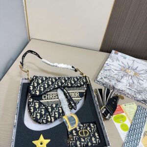 【AT2856】Dior ディオールのサドルバッグギフトセット💕 財布付き 最も人気のあるバッグ、実物は超カワイイ！超お買い得なギフトセット‼️‼️‼️ギフトに最適🎁