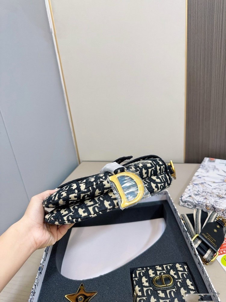 【AT2856】Dior ディオールのサドルバッグギフトセット💕 財布付き 最も人気のあるバッグ、実物は超カワイイ！超お買い得なギフトセット‼️‼️‼️ギフトに最適🎁
