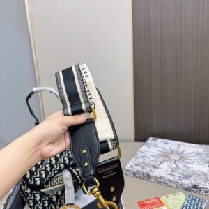 【AT2856】Dior ディオールのサドルバッグギフトセット💕 財布付き 最も人気のあるバッグ、実物は超カワイイ！超お買い得なギフトセット‼️‼️‼️ギフトに最適🎁