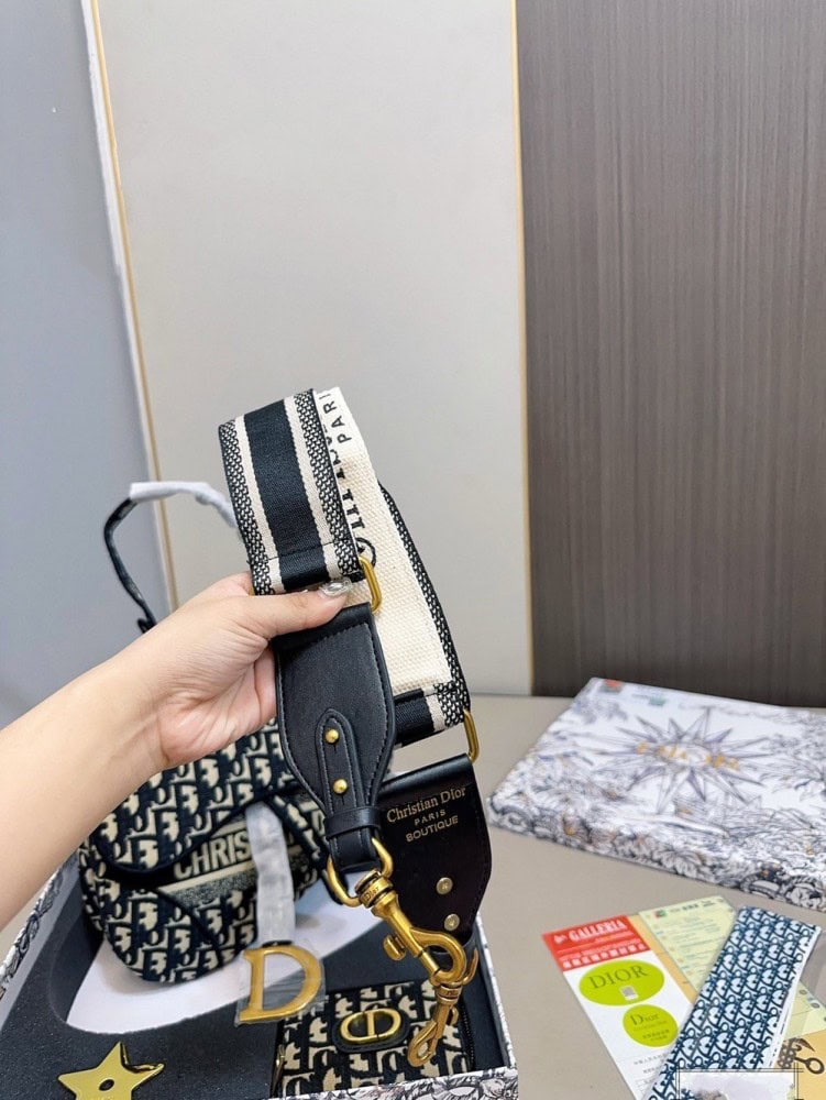 【AT2856】Dior ディオールのサドルバッグギフトセット💕 財布付き 最も人気のあるバッグ、実物は超カワイイ！超お買い得なギフトセット‼️‼️‼️ギフトに最適🎁