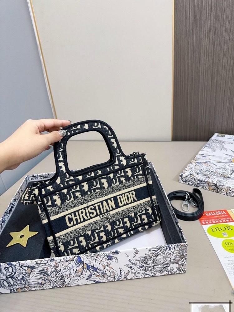 【AT2857】Dior ディオール トートバッグ ギフトセット💕 財布付き  最も人気のあるバッグの一つで、実物は超かわいいです！超お得なギフトセット‼️‼️‼️プレゼントに最適🎁