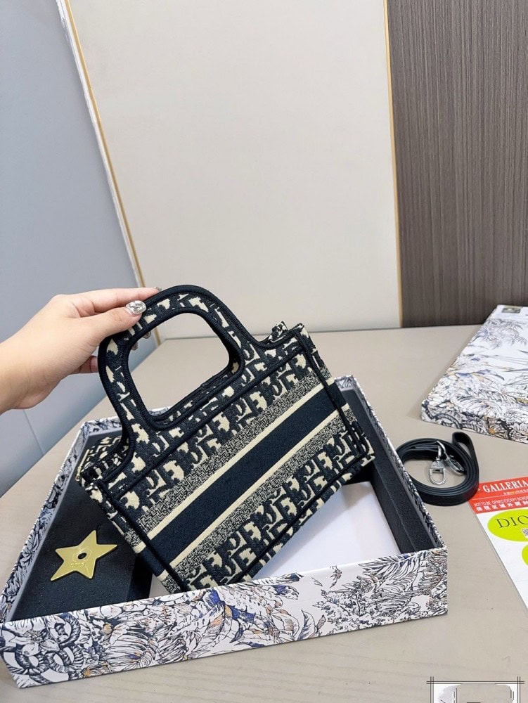 【AT2857】Dior ディオール トートバッグ ギフトセット💕 財布付き  最も人気のあるバッグの一つで、実物は超かわいいです！超お得なギフトセット‼️‼️‼️プレゼントに最適🎁