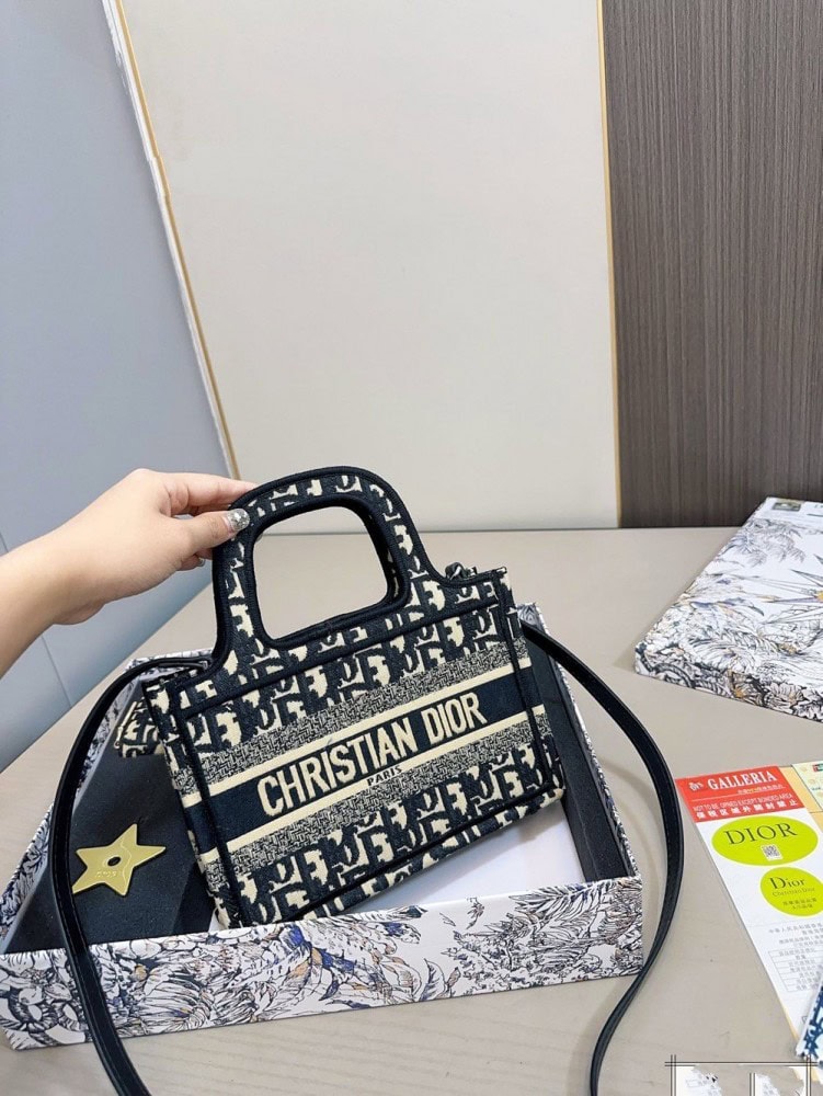 【AT2857】Dior ディオール トートバッグ ギフトセット💕 財布付き  最も人気のあるバッグの一つで、実物は超かわいいです！超お得なギフトセット‼️‼️‼️プレゼントに最適🎁