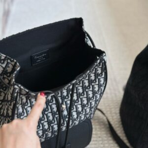 【AT2859】Dior ディオールの花柄のデザインのリュックサック。とても快適で、かわいい！
