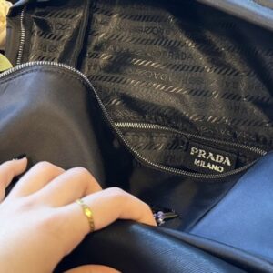 【AT2860】Prada輸入防水ナイロン生地と皮革の組み合わせ、男女兼用の大容量リュックサック、カジュアルバッグ、手提げバッグ