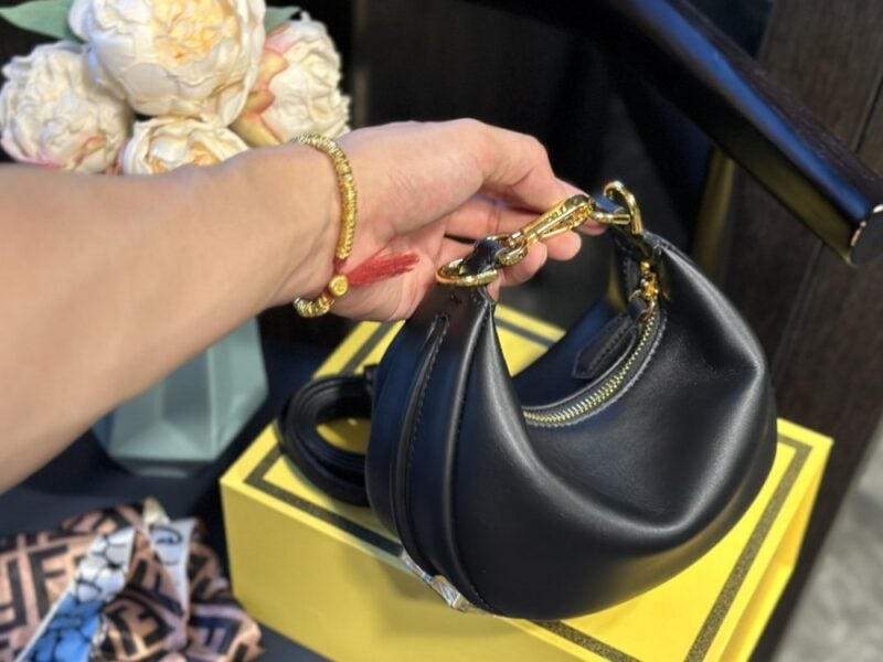 【AT2861】Fendi Mini Graphyバッグ、クラッチバッグ