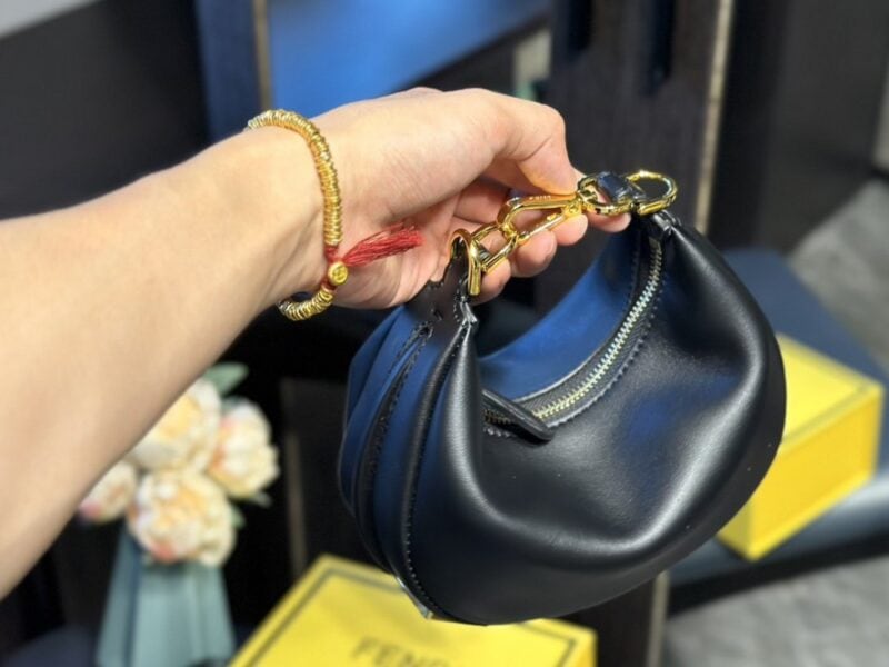 【AT2861】Fendi Mini Graphyバッグ、クラッチバッグ