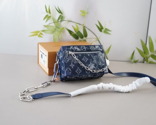【AT2865】LV Louis Vuitton ルイ・ヴィトン 斜め掛けショルダーバッグ 永遠に時代を超えた象徴的な製品 今年のLVのお気に入りのデザイン 全て実際に撮影した写真 実用性が非常に高い 服装の心配は全く必要ありません フルセットのパッケージングと折りたたみボックス付き