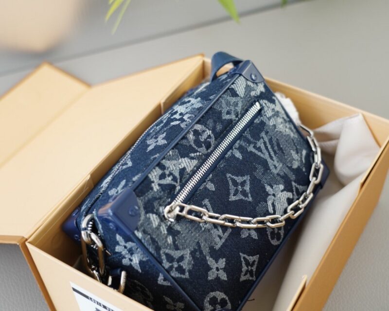 【AT2865】LV Louis Vuitton ルイ・ヴィトン 斜め掛けショルダーバッグ 永遠に時代を超えた象徴的な製品 今年のLVのお気に入りのデザイン 全て実際に撮影した写真 実用性が非常に高い 服装の心配は全く必要ありません フルセットのパッケージングと折りたたみボックス付き