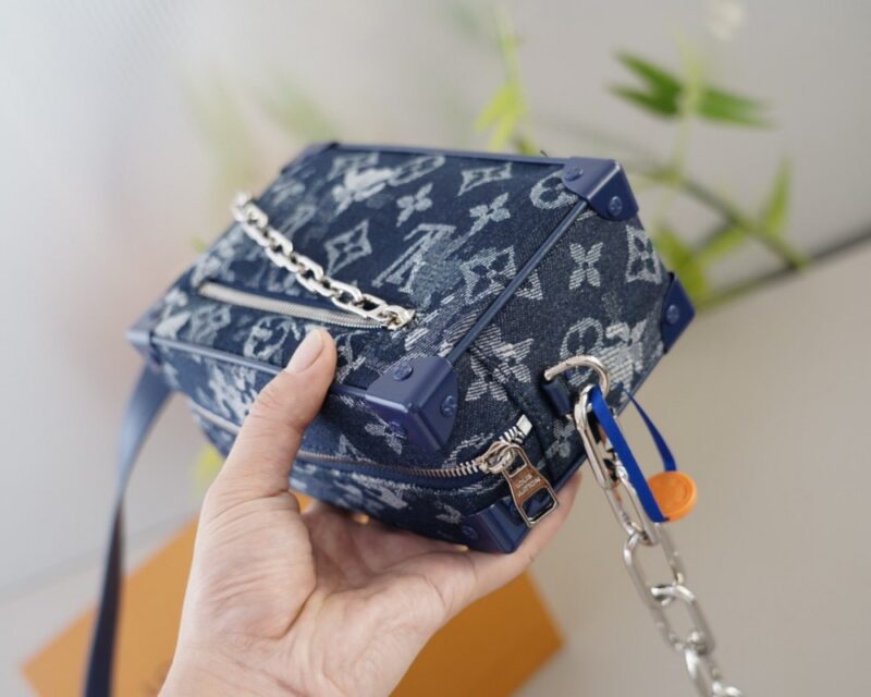 【AT2865】LV Louis Vuitton ルイ・ヴィトン 斜め掛けショルダーバッグ 永遠に時代を超えた象徴的な製品 今年のLVのお気に入りのデザイン 全て実際に撮影した写真 実用性が非常に高い 服装の心配は全く必要ありません フルセットのパッケージングと折りたたみボックス付き