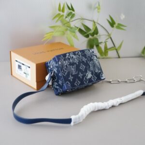 【AT2865】LV Louis Vuitton ルイ・ヴィトン 斜め掛けショルダーバッグ 永遠に時代を超えた象徴的な製品 今年のLVのお気に入りのデザイン 全て実際に撮影した写真 実用性が非常に高い 服装の心配は全く必要ありません フルセットのパッケージングと折りたたみボックス付き
