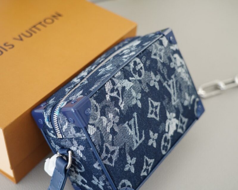 【AT2865】LV Louis Vuitton ルイ・ヴィトン 斜め掛けショルダーバッグ 永遠に時代を超えた象徴的な製品 今年のLVのお気に入りのデザイン 全て実際に撮影した写真 実用性が非常に高い 服装の心配は全く必要ありません フルセットのパッケージングと折りたたみボックス付き