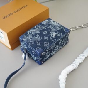 【AT2865】LV Louis Vuitton ルイ・ヴィトン 斜め掛けショルダーバッグ 永遠に時代を超えた象徴的な製品 今年のLVのお気に入りのデザイン 全て実際に撮影した写真 実用性が非常に高い 服装の心配は全く必要ありません フルセットのパッケージングと折りたたみボックス付き