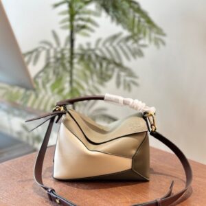 【AT2868】Loewe Mini Puzzleの限定新色は、より美しく、より若々しく、視覚的に魅力的な色合い設計です。他の普通の色よりも目を引きます。非常に個性的で、かつ置き換えが利かない！