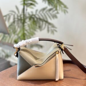 【AT2868】Loewe Mini Puzzleの限定新色は、より美しく、より若々しく、視覚的に魅力的な色合い設計です。他の普通の色よりも目を引きます。非常に個性的で、かつ置き換えが利かない！
