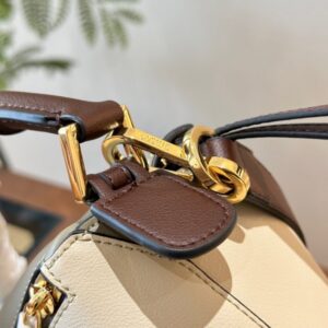 【AT2868】Loewe Mini Puzzleの限定新色は、より美しく、より若々しく、視覚的に魅力的な色合い設計です。他の普通の色よりも目を引きます。非常に個性的で、かつ置き換えが利かない！