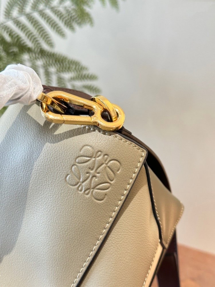 【AT2868】Loewe Mini Puzzleの限定新色は、より美しく、より若々しく、視覚的に魅力的な色合い設計です。他の普通の色よりも目を引きます。非常に個性的で、かつ置き換えが利かない！