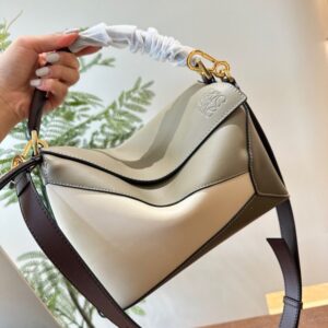 【AT2868】Loewe Mini Puzzleの限定新色は、より美しく、より若々しく、視覚的に魅力的な色合い設計です。他の普通の色よりも目を引きます。非常に個性的で、かつ置き換えが利かない！