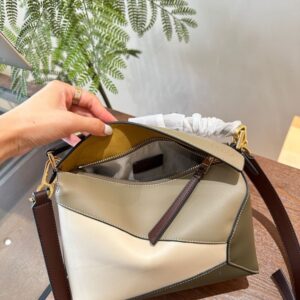 【AT2868】Loewe Mini Puzzleの限定新色は、より美しく、より若々しく、視覚的に魅力的な色合い設計です。他の普通の色よりも目を引きます。非常に個性的で、かつ置き換えが利かない！
