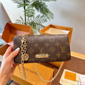 【AT2875】LVリリーのワレットオンチェーンは次のLVの注目アイテムです！アイビーは座っていられません！LV - WALLET ON CHAIN LILY 手袋