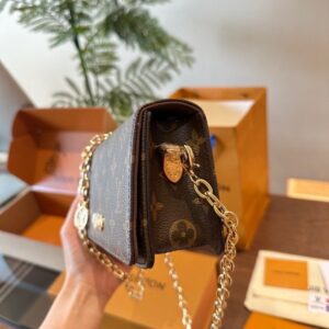 【AT2875】LVリリーのワレットオンチェーンは次のLVの注目アイテムです！アイビーは座っていられません！LV - WALLET ON CHAIN LILY 手袋