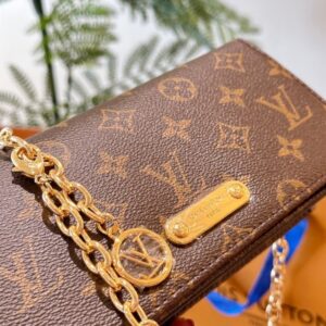 【AT2875】LVリリーのワレットオンチェーンは次のLVの注目アイテムです！アイビーは座っていられません！LV - WALLET ON CHAIN LILY 手袋