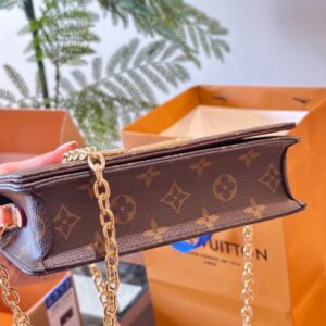 【AT2875】LVリリーのワレットオンチェーンは次のLVの注目アイテムです！アイビーは座っていられません！LV - WALLET ON CHAIN LILY 手袋