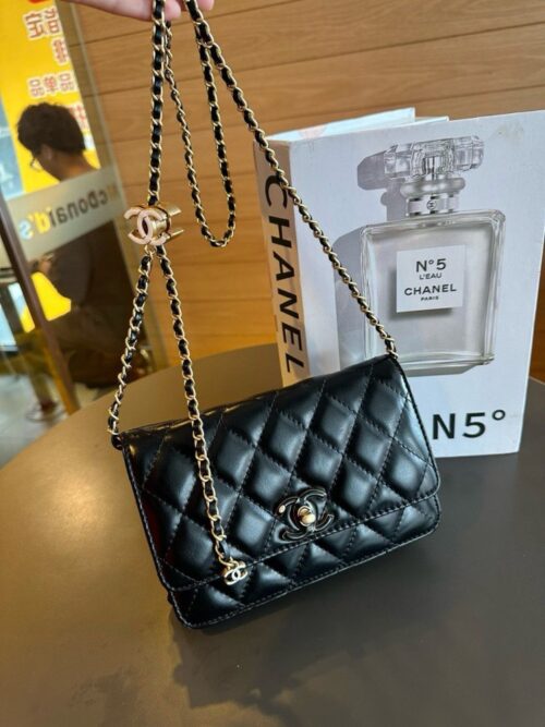 【AT2877】Chanel シャネル24A 双C調節ボタン付き財布。コンパクトで精巧でありながら、無限の魅力を秘めており、息をのむほど美しい💓