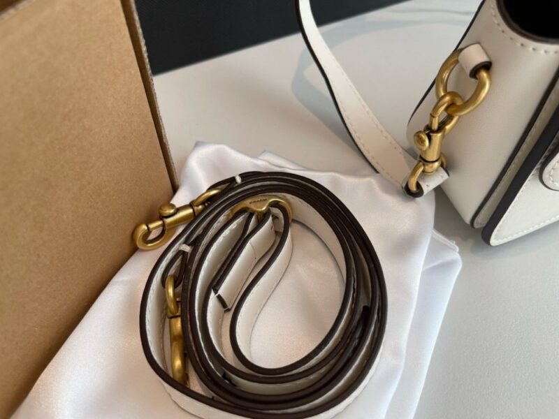 【AT2888】Coach コーチのバッグは本当に良いです！とってもおしゃれで夏にぴったりです！