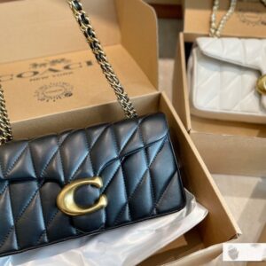 【AT2889】Coach コーチのコレクションはとても人気です。毎日質問されていましたが、ついに出荷しました！今シーズンはまさに神がかっています。見逃せません