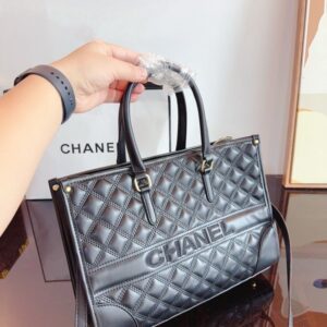 【AT2895】Chanel シャネル トートバッグ。とてもかわいくてクールで、すっかり愛されるアイテム。万能でおしゃれ、美しさが抜群です。どんなおしゃれ女子も必須アイテムです。
