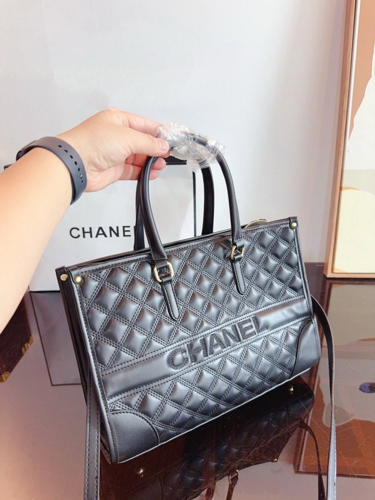 【AT2895】Chanel シャネル トートバッグ。とてもかわいくてクールで、すっかり愛されるアイテム。万能でおしゃれ、美しさが抜群です。どんなおしゃれ女子も必須アイテムです。