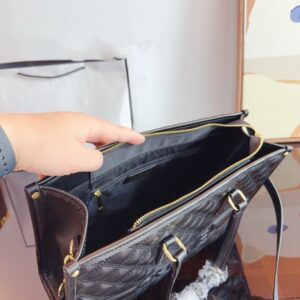 【AT2895】Chanel シャネル トートバッグ。とてもかわいくてクールで、すっかり愛されるアイテム。万能でおしゃれ、美しさが抜群です。どんなおしゃれ女子も必須アイテムです。