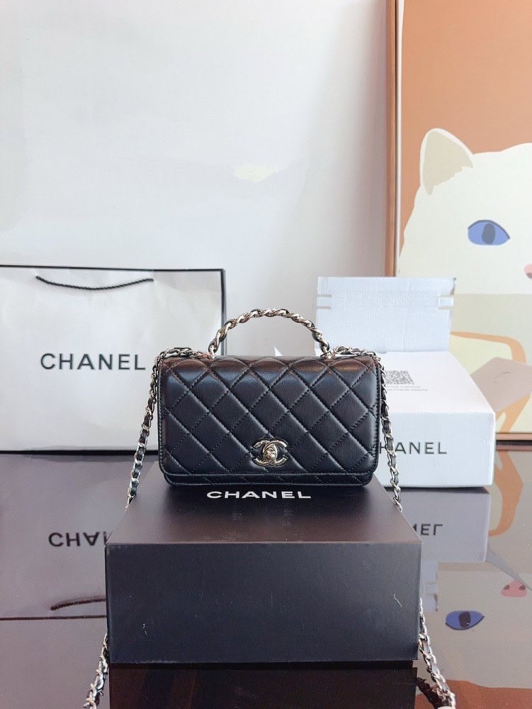 【AT2899】Chanel シャネルのハンドルがついたWOCラッキーバッグ。レトロなおしゃれを軽やかに演出。バッグの形はしっかりしており、広々としています。