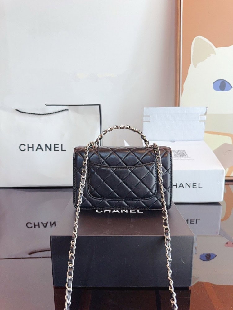 【AT2899】Chanel シャネルのハンドルがついたWOCラッキーバッグ。レトロなおしゃれを軽やかに演出。バッグの形はしっかりしており、広々としています。