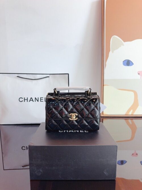 【AT2901】シャネルCHANEL 24kボックスバッグ。一目見て双Cロゴに惹かれます。