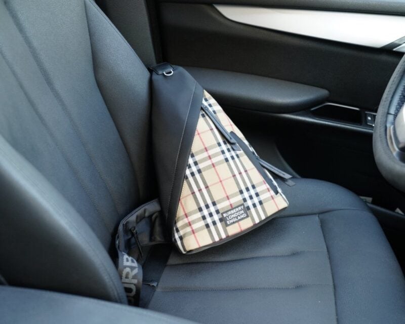 【AT2909】Burberry バーバリー公式ウェブサイトでの最新情報。今年のバーバリーのお気に入りアイテム、永遠に時を超えるアイコン的な製品、すべては実物撮影で、非常に実用的です。