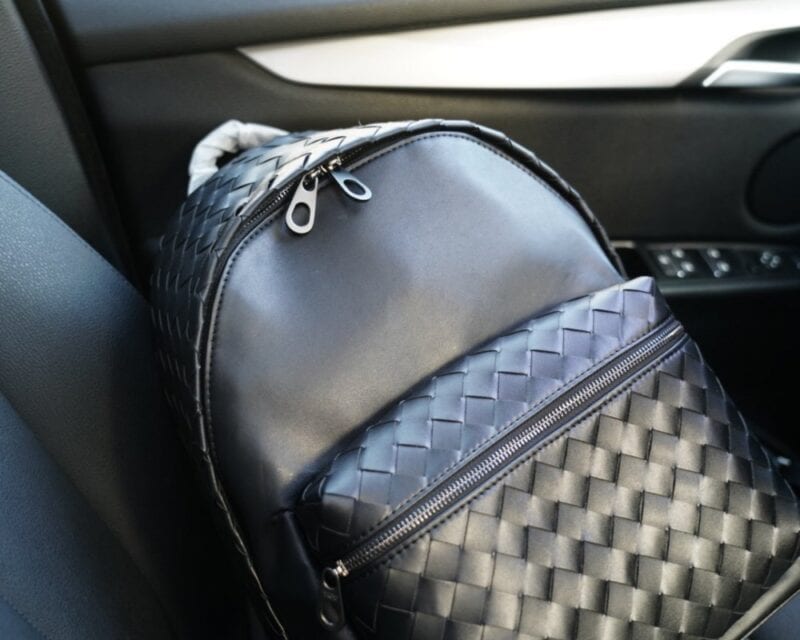 【AT2911】BOTTEGA VENETAの公式サイトで同期したバックパック、見逃さないでください。 小牛革製で、品質が非常に優れています。超大容量。強調しておきますが、常に大人気のアイテムです！