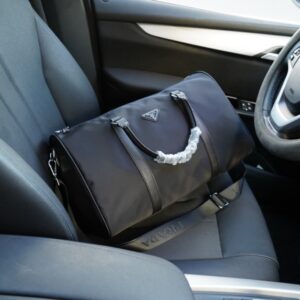 【AT2913】Pradaプラダ公式ウェブサイトと同期して、トラベルバッグが世界中で大ヒット中です。質感抜群で、輸入生地を使用し、クラシックで耐久性のある傷つきにくい製品です。本当のトラフィックキングで、旅行時の選択肢として最適です。超大容量で、日常の使い勝手も抜群です。
