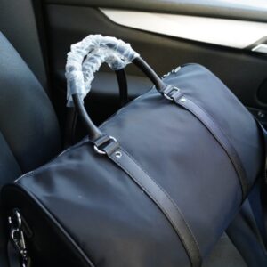 【AT2913】Pradaプラダ公式ウェブサイトと同期して、トラベルバッグが世界中で大ヒット中です。質感抜群で、輸入生地を使用し、クラシックで耐久性のある傷つきにくい製品です。本当のトラフィックキングで、旅行時の選択肢として最適です。超大容量で、日常の使い勝手も抜群です。